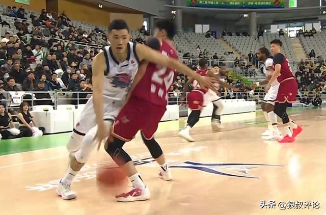 天天盈球-李悦洲登场9分钟4犯规惹争议 媒体人:在一队得虚心一点 光耍帅不行