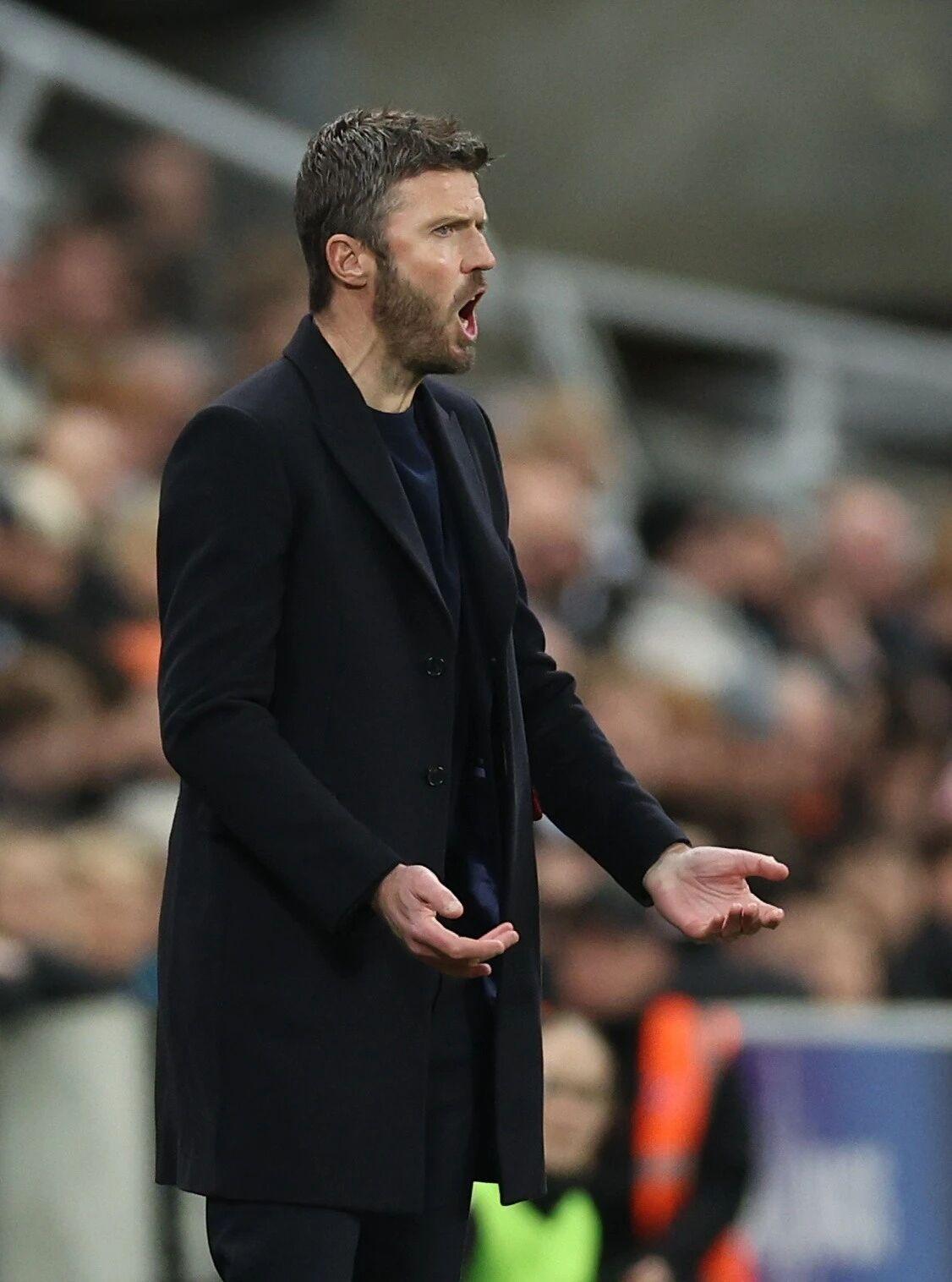 天天盈球网页版-愤怒卡里克赛后不理曼联球员!又一将受伤雪上加霜,错误换人致败