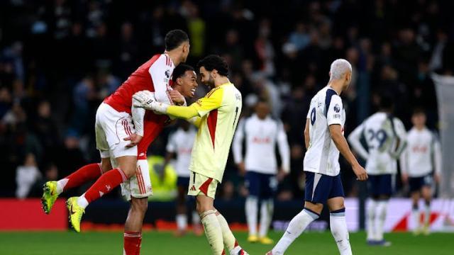 天天盈球在线-【英超】埃泽与“水货”梅开,阿森纳4比1双杀热刺